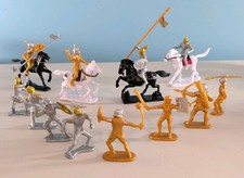Lot of 12 Medieval Plastic Knights 4 Horses