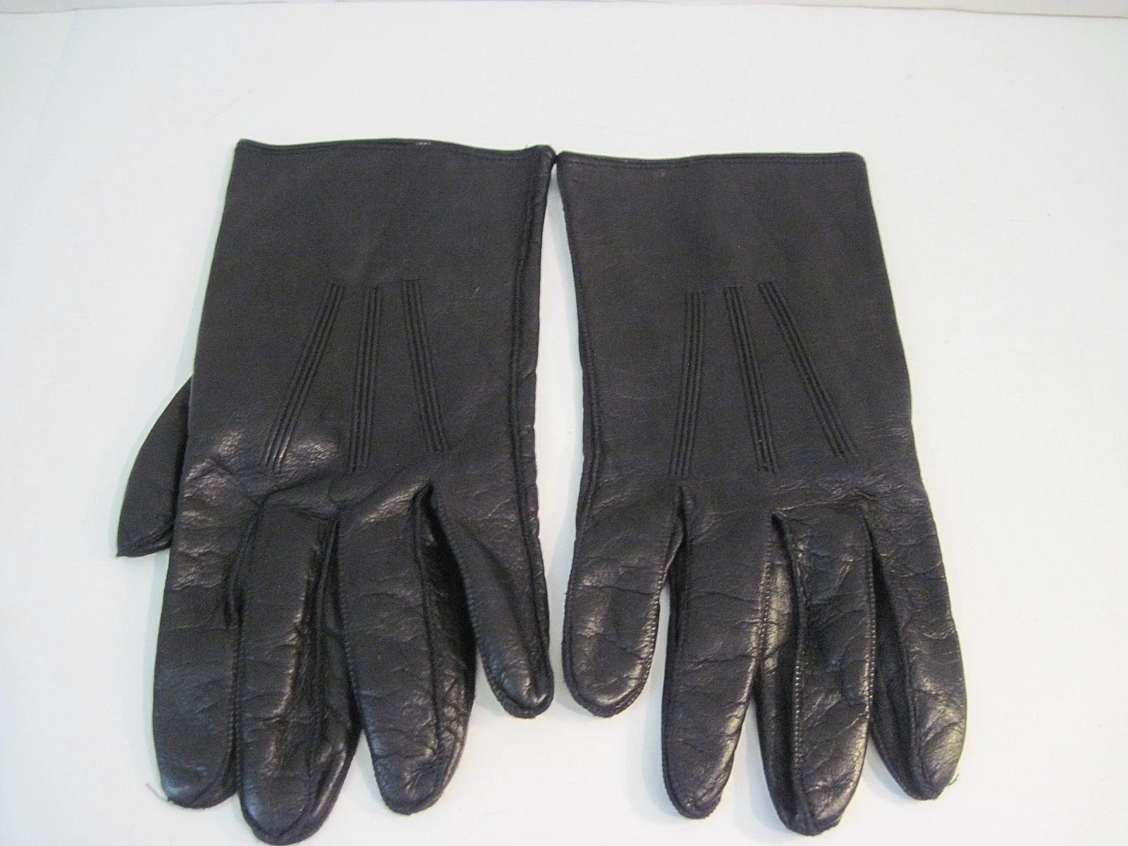 Saks Fifth Avenue Men’s Genuine Black Leather 100% Silk Lining Gloves Size 9