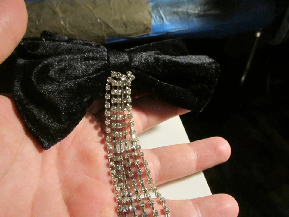 VINTAGE HAIR PIN BLACK FELT BOW TIE WITH 6" CRYSTAL CHAINS - BBA25A - Image 2 of 3