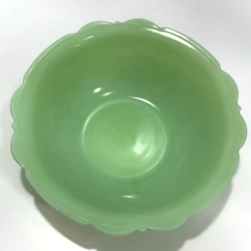 VINTAGE MCKEE JADEITE LARGE 8.5" SERVING BOWL RARE  SCALLOPED EDGE URANIUM