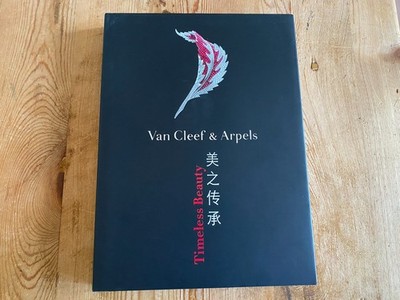 Jewelry book  VAN CLEEF & ARPELS Libro de Joyería - Timeless Beauty - 2012