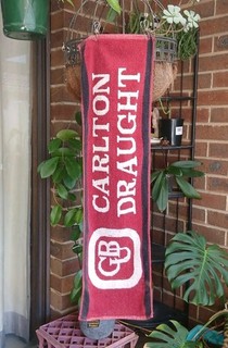 VINTAGE CUB CARLTON DRAUGHT BEER LICENCED PRODUCT TOWELLING BAR RUNNER