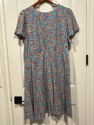 LOFT Floral Dress Blue Short Sleeves Zip Back Pockets Crewneck Size 12