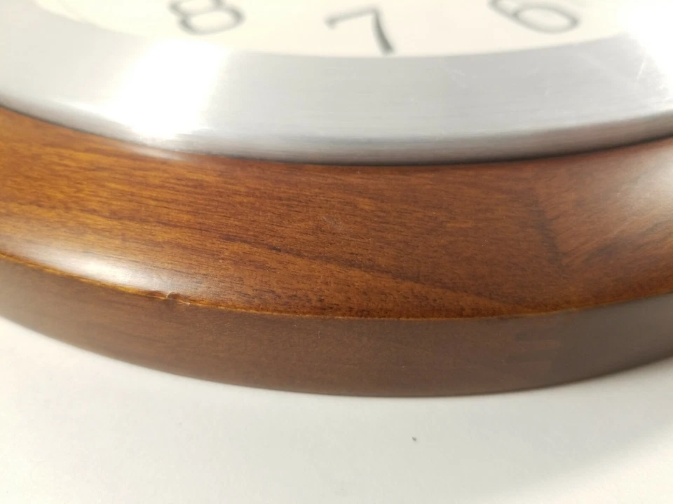 Reloj de Pared Bulova Marco Madera Redondo, 14" Diámetro.  Cuarzo Foto 4 de 4