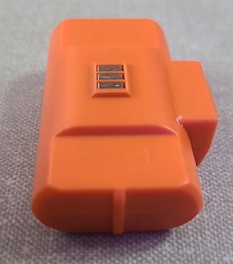 PowerA Rechargeable Battery 1427910-01 Xbox One, Series S/X Orange 2.4v - Image 3 of 4