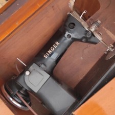 macchina Singer Vintage X cucire  Con L'originale Mobiletto In Legno.Funzionante