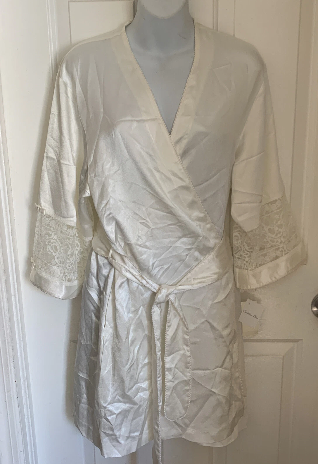 Housse de salon courte beige Christian Dior, 3/4 manches avec dentelle, garniture satinée taille S