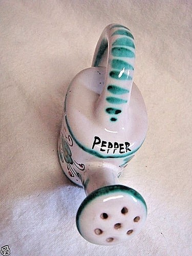 Watering Sprinkling Can Shaped Pepper Shaker w/ ROOSTER Design - ITALY - Picture 6 of 6