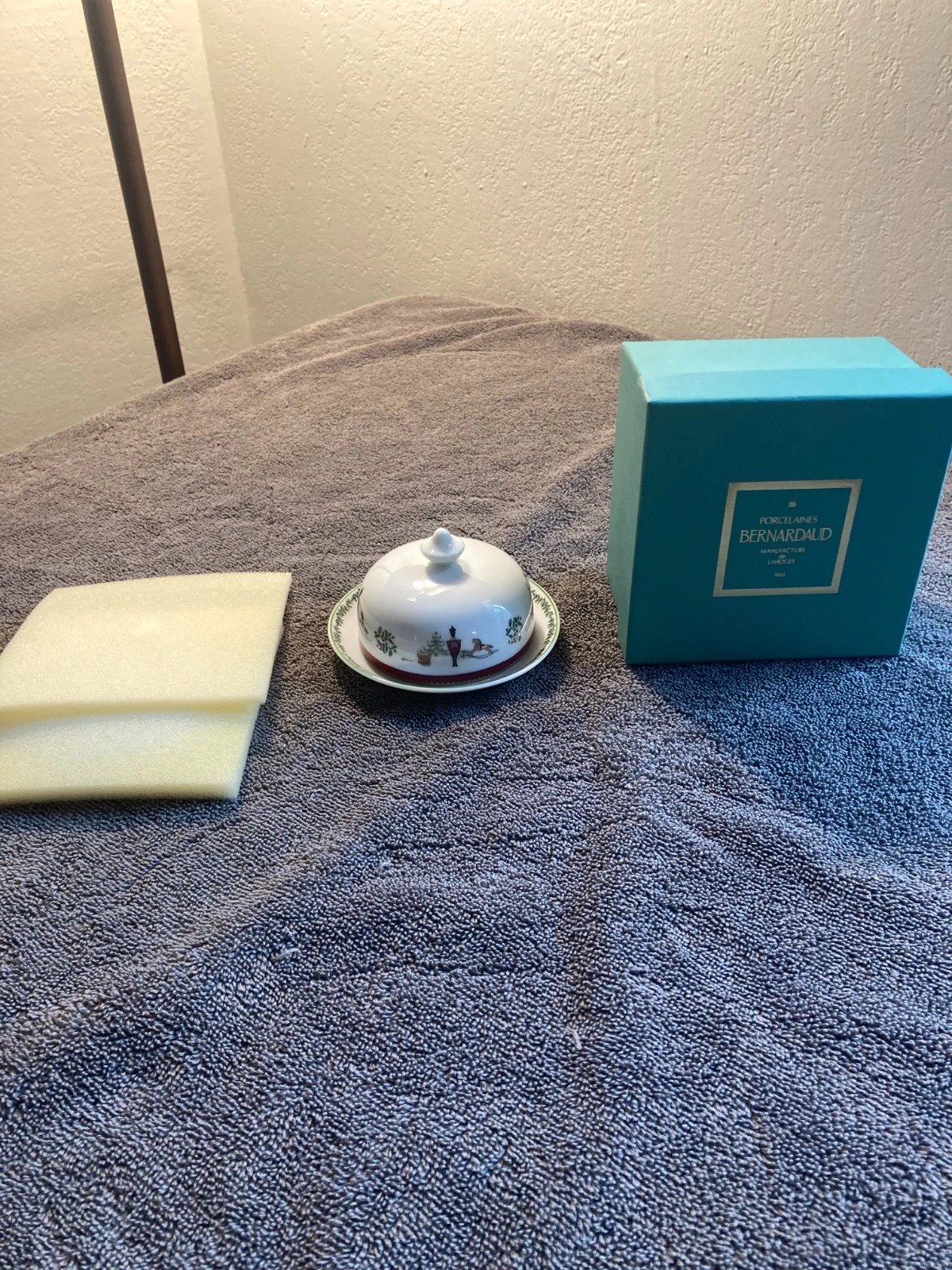 (1) RARE MINT BERNARDAUD GRENADIERS 4 1/4 MINI COVERED BUTTER DISH 11 AVAILABLE
Opens in a new windo