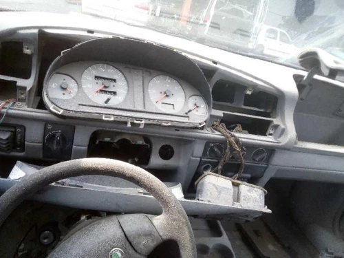 6U0823503 Blocchetto cofano motore per SKODA FELICIA COMBI (795) GLX 1998 1073720 - Foto 4 di 8