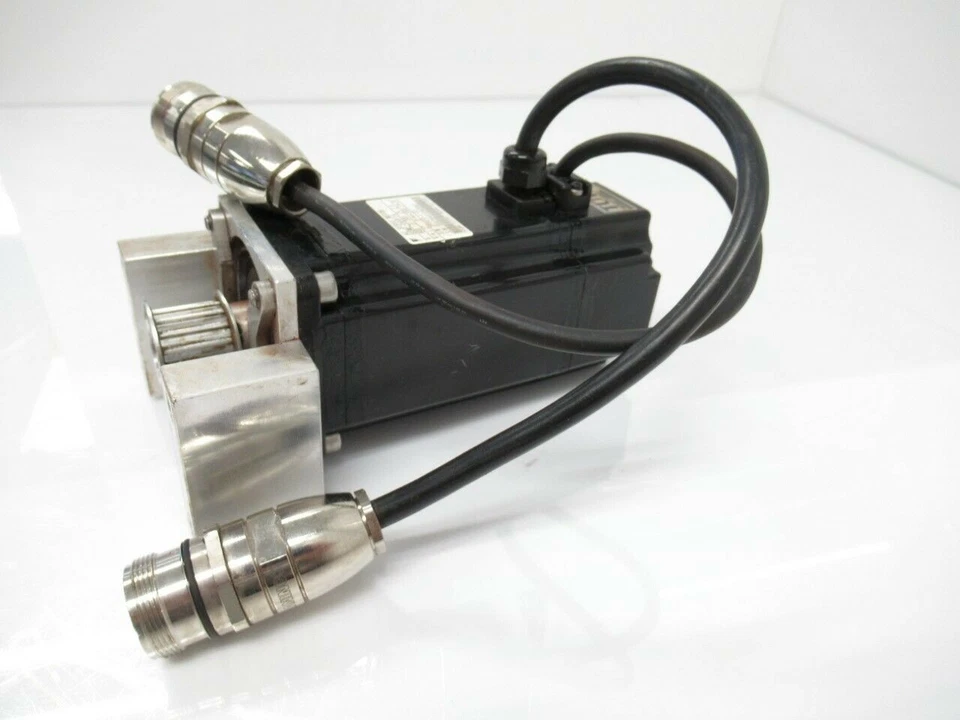 SGME-04VF14 Tuv Ac Motor 3000r/m+2 salidas Convertidor Cable Macho (Usado Probado) Foto 2 de 4