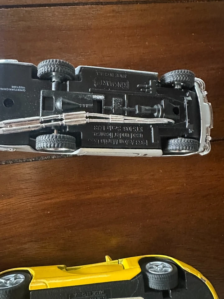 Lot Of 10 Kinsmart 1:46 1:40 1:38 1:36 1:34 1:28 Scale Pull-Back Diecast Cars - Image 4 of 4