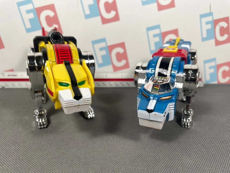 VOLTRON Trendmasters 1997 Diecast BLUE LION YELLOW LION Figures Lot - Image 2 of 4
