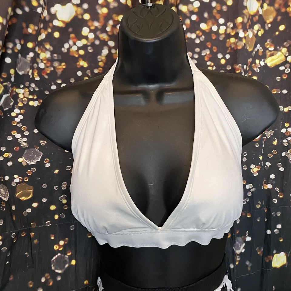 Black & White 3pc Bikini Swimsuit Set Size L/XL  Halter Top Cheetah Bottom - Image 3 of 4