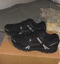 nike zoom vomero 5 size 8.5