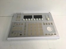 NATIVE INSTRUMENTS MASCHINE STUDIO - WHITE W/ POWER CABLE (P24028545)