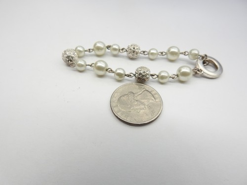 Pulsera de colección firmada con cuentas tono plata diamantes de imitación transparentes de perlas de imitación blancas - Imagen 4 de 4