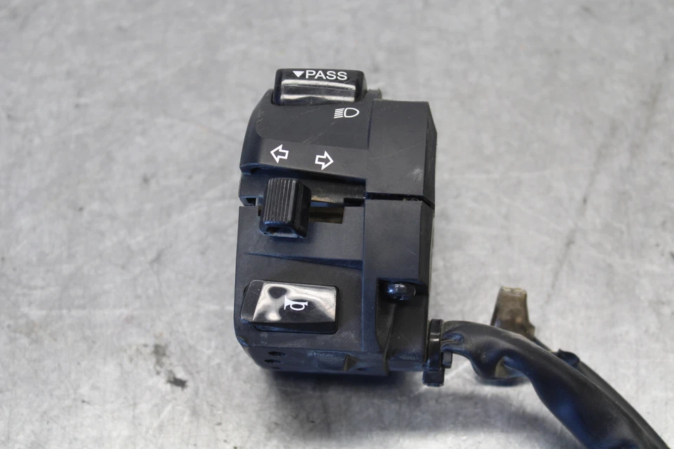 11-24 SUZUKI GSXR750 CLIP IZQUIERDO EN MANGO BOCINA SEÑALES INTERRUPTOR BB687 Foto 2 de 4