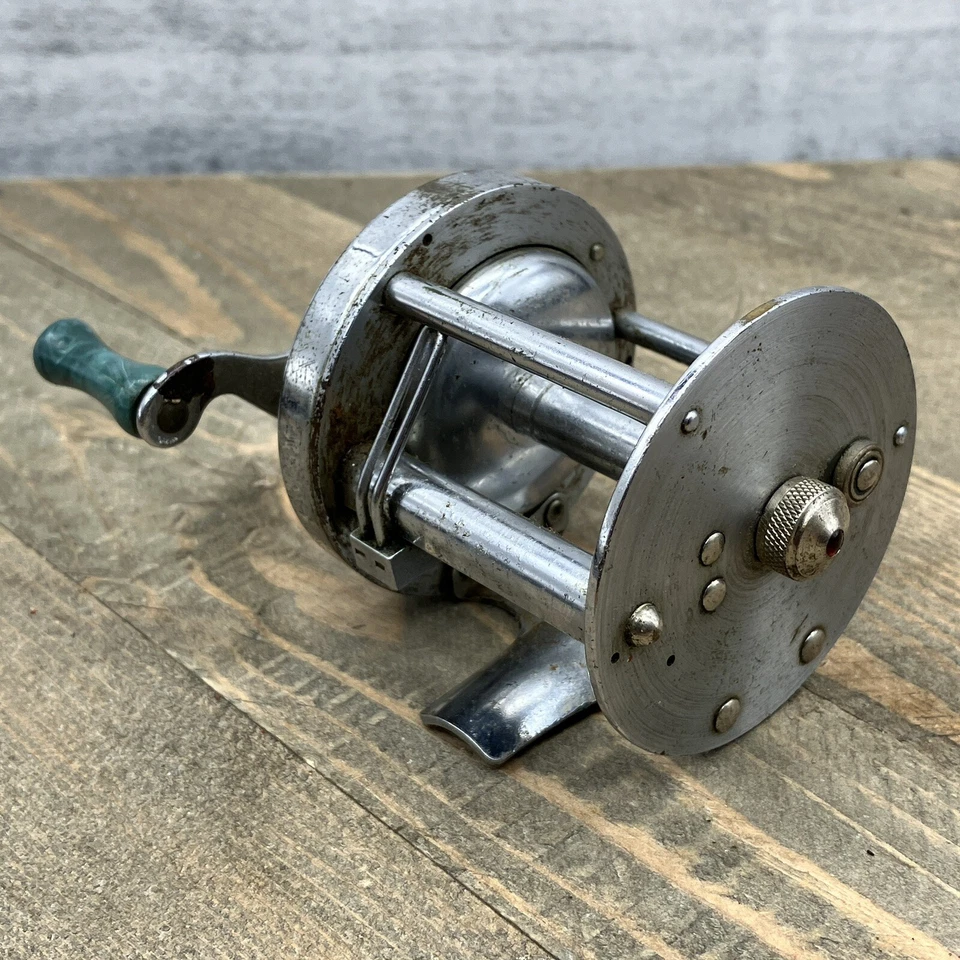 Carrete de pesca vintage Abbey Imbrie junto al lago EE. UU. antiguo Foto 3 de 4