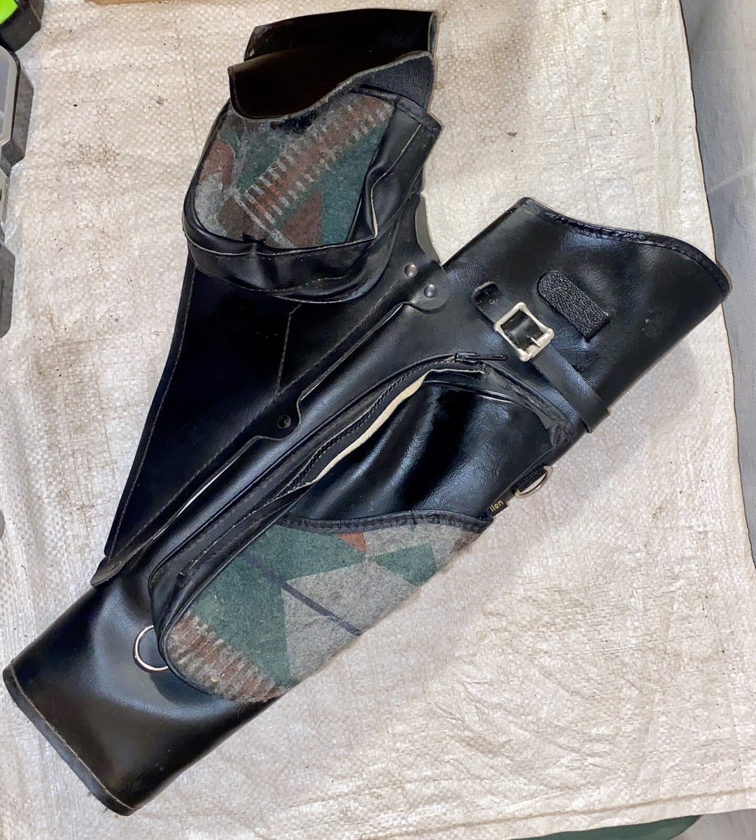 Carquois De Tir à L'arc NEET En Cuir Noir Avec Tubes Plastique, Occasion