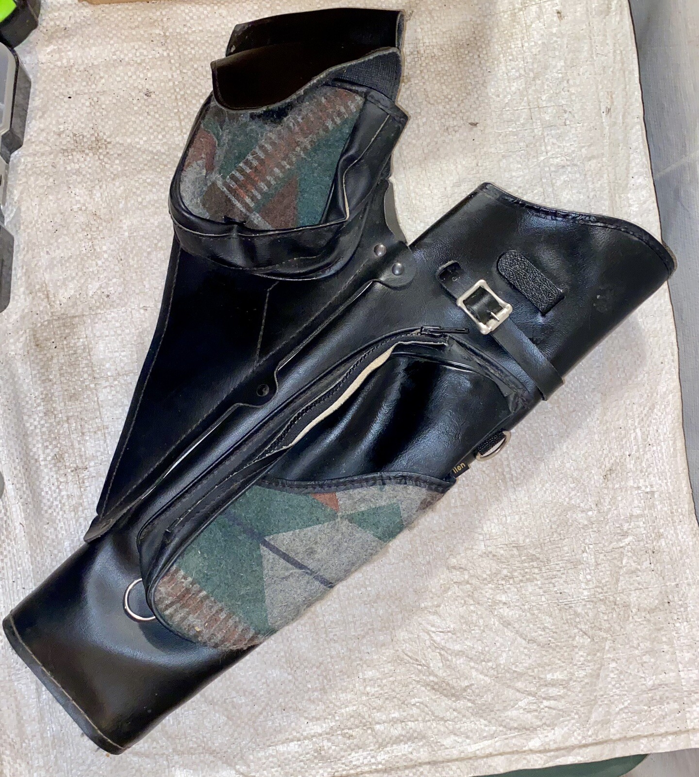 ALLEN BLACK ARCHERY HIP QUIVER - 3 TUBES - 2 POCKETS