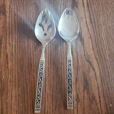 Oneida  Spanish Court Serving Pieces Set of 2