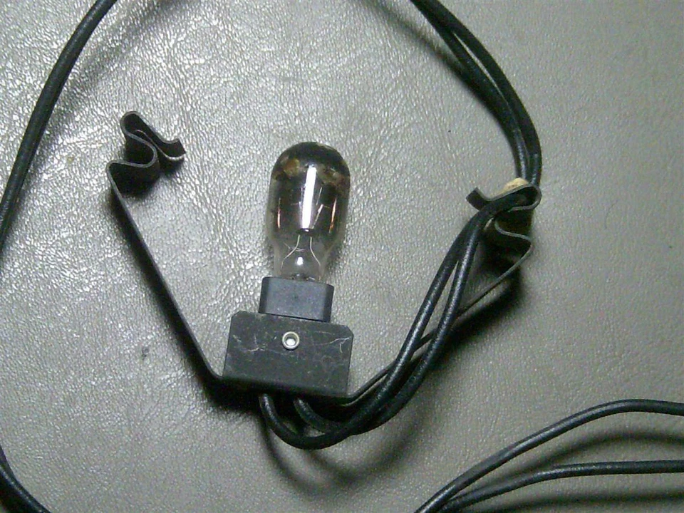 Guantera GM Chevy Córcega 95 1995 luz - enchufe - coleta Foto 2 de 3