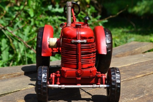 Farmall MD Tin Metal Tractor Model - Tinplate - International Harvester - M - IH - Picture 11 of 12