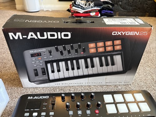 M-Audio Oxygen 25 MKV 25-Key USB Keyboard Controller Beat/drum Machine Studio - Picture 2 of 12