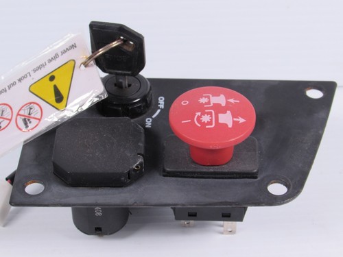 Interruttore a chiave e chiave per motofalciatrice Ryobi 80V presa di forza e USB USATO - Foto 2 di 11