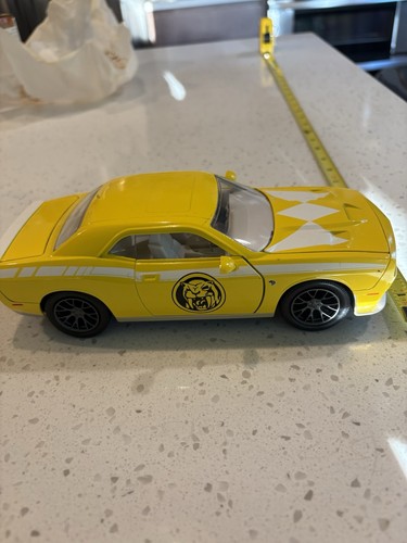 Jada Power Rangers Yellow Ranger 2015 Dodge Challenger SRT Hellcat 1/24 Car - Picture 5 of 11