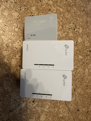 TP-Link TL-WPA4220 AV600 Powerline Wi-Fi Extender