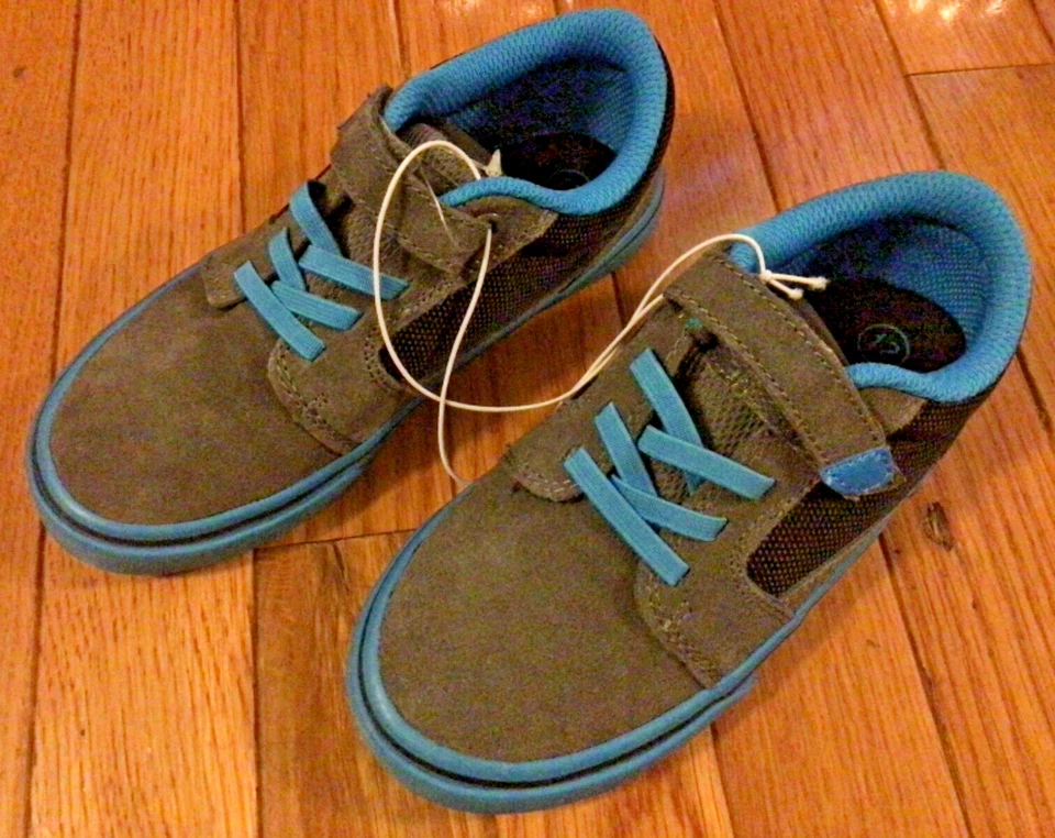 Zapatillas sin cordones Cherokee para niños talla 12 azul gris gamuza suela sin marcas Foto 3 de 4