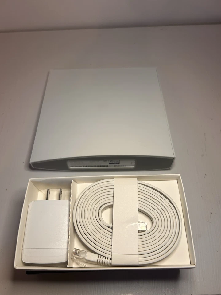 Router blanco Wink Hub 2 Smart Home, instrucciones, cable de alimentación usado en excelente estado Foto 2 de 4