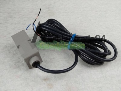 E3S-CR11 10-30VDC Photoelectric Switch New 1Pcs/ &ex
