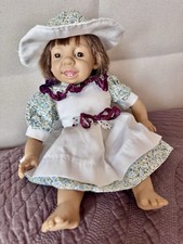 Vintage PAKOS Vinylpuppe Mädchen ca. 38 cm mit Kleid & Hut