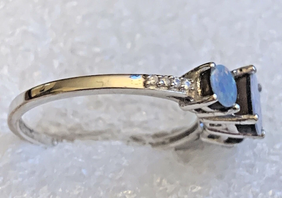 Anillo australiano ópalo de roca triplete 1,26 CTW circón talla 8 platino sobre plata Foto 3 de 4
