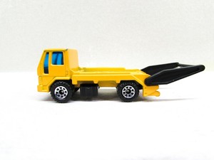 matchbox ford cargo skip truck