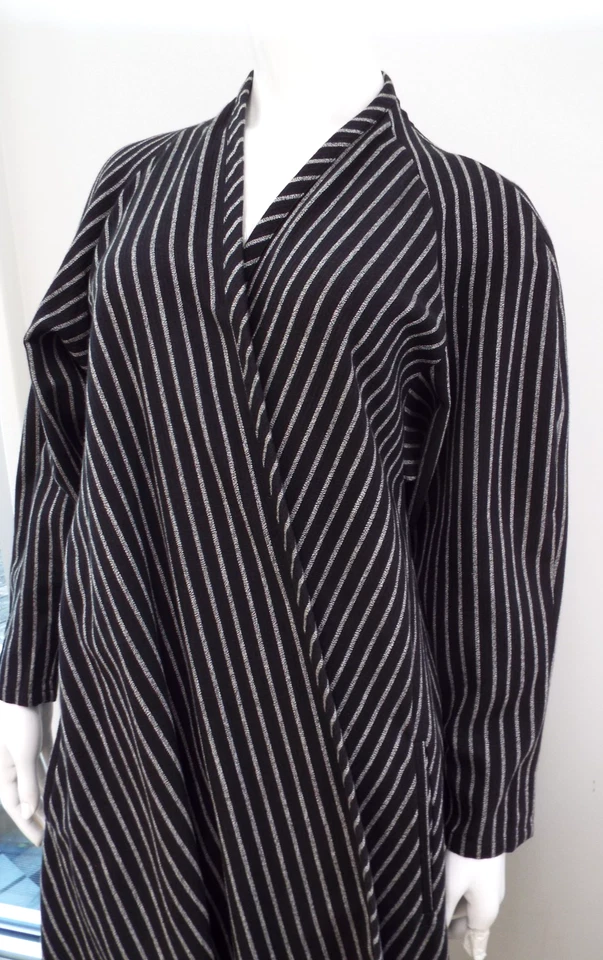 Vestido envolvente a rayas y pantalones cónicos vintage de los años 80 KENZO mediano 40 blanco y negro Foto 3 de 4