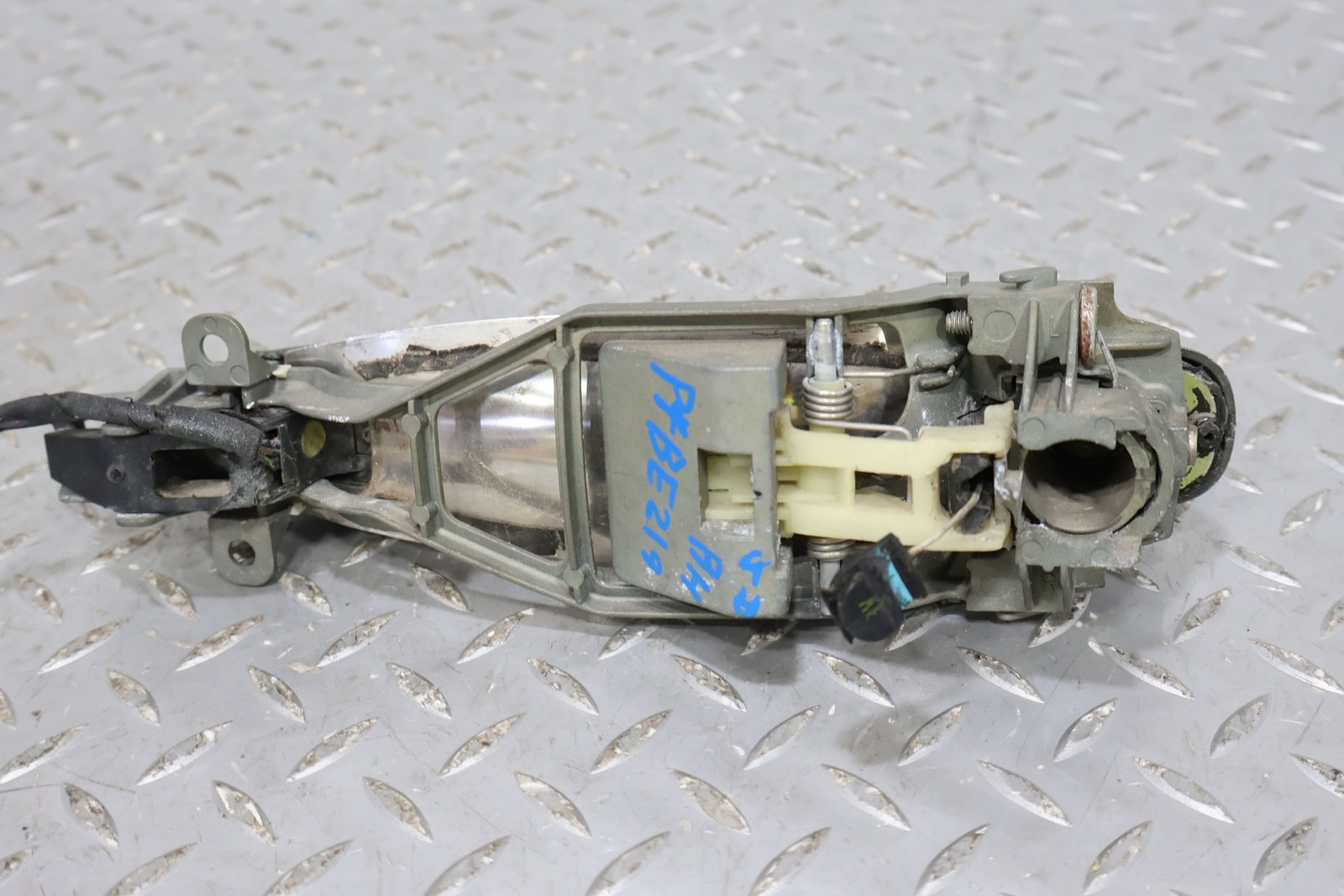 04-10 Bentley Continental GT Coupe Right Exterior Door Handle (Cypress LK7T)
