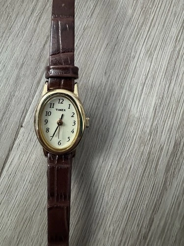 Vintage Timex Cavatina Women’s Gold Tone Case Brown Leather Band Watch