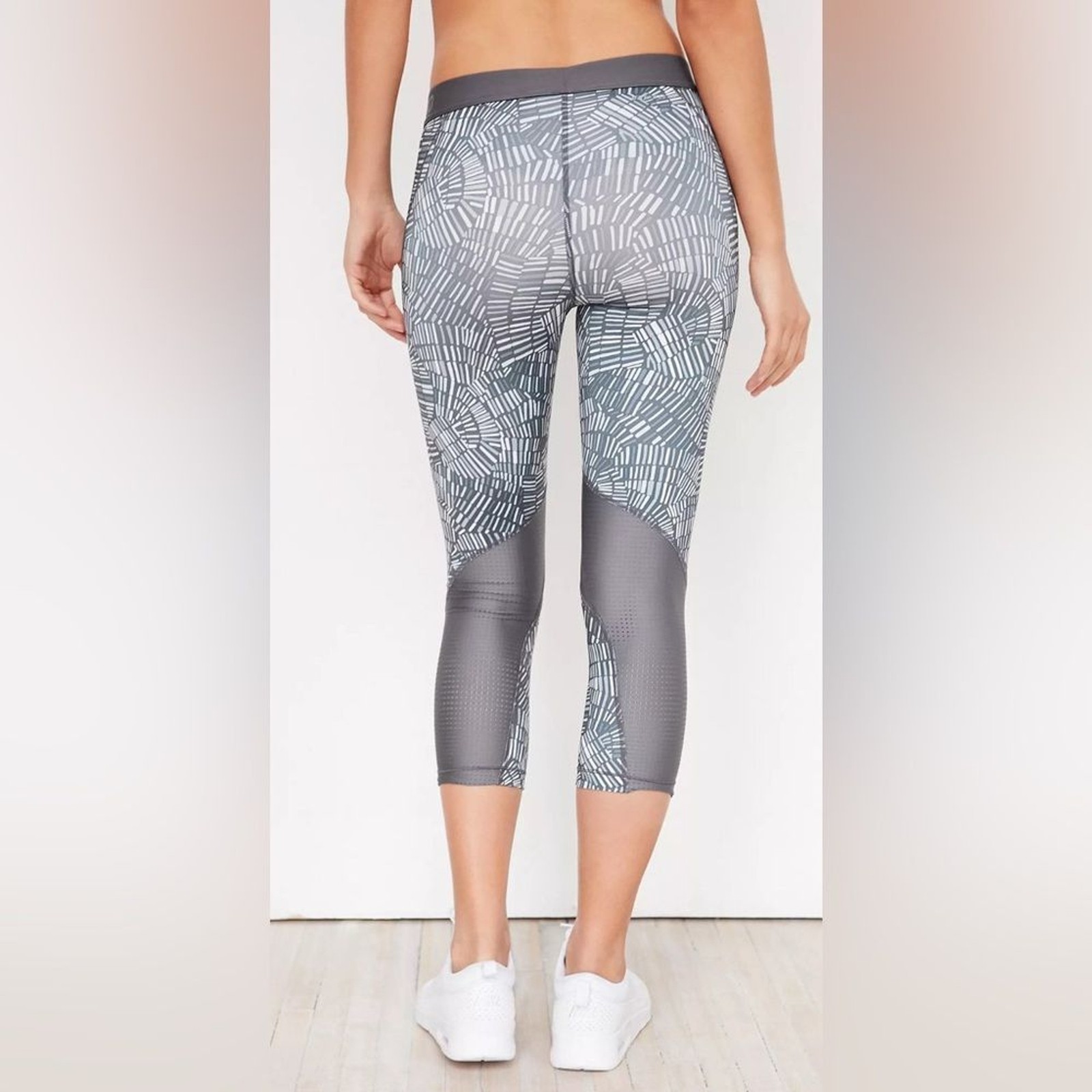 Nike Pro Hypercool Tidal Multi Training Capri Act… - image 2