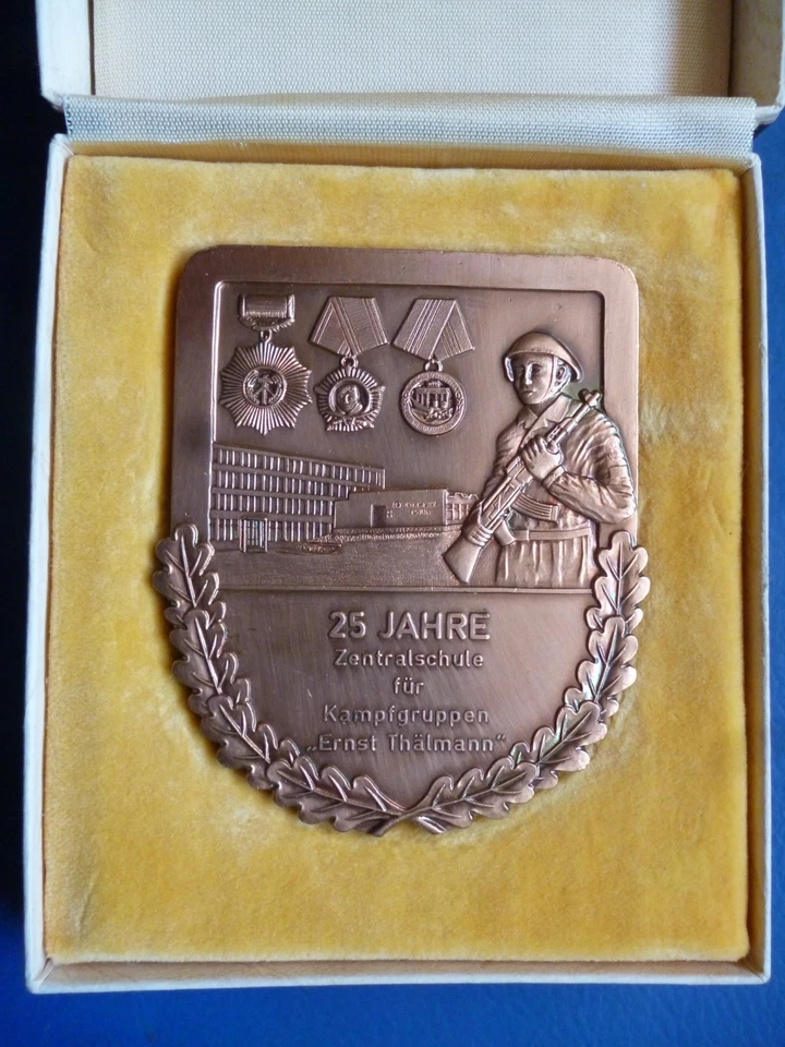 Zentralschule für Kampfgruppen "Ernst Thälmann" in Schmerwitz, Ehrengabe 1983 - Bild 1 von 3