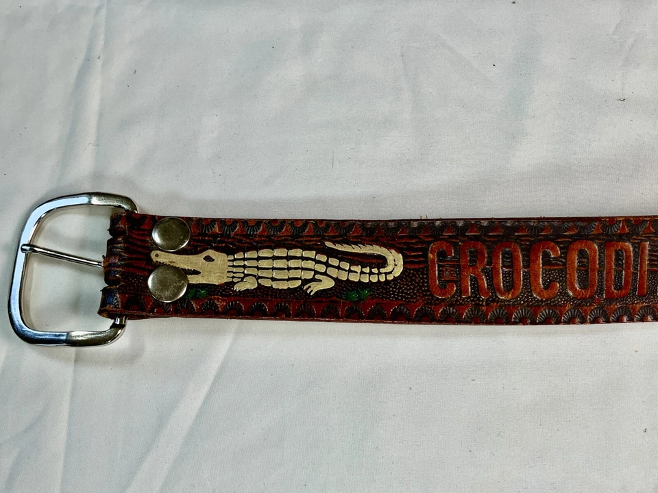 Cinto de couro marrom vintage feito à mão arte crocodilo branco - Artesanal - Imagem 4 de 4