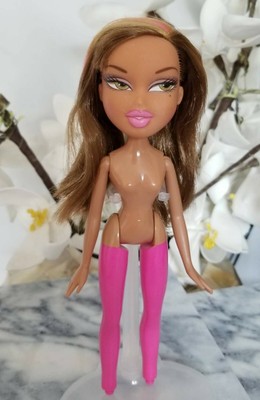 bratz doll with green eyes and brown hair