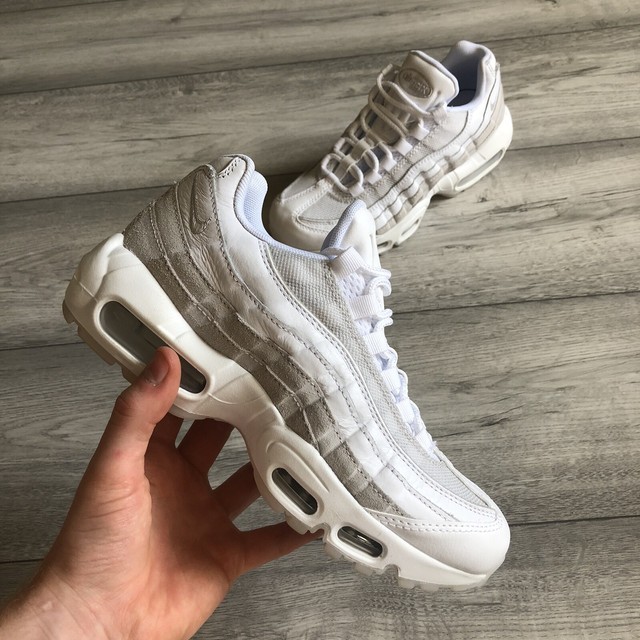 nike air max lb trainers