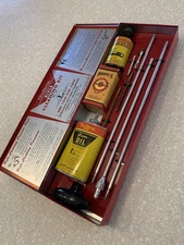 Vintage OUTERS GUNSLICK RIFLE CLEANING KIT #477 FOR .22 CALIBER METAL CASE Nice!