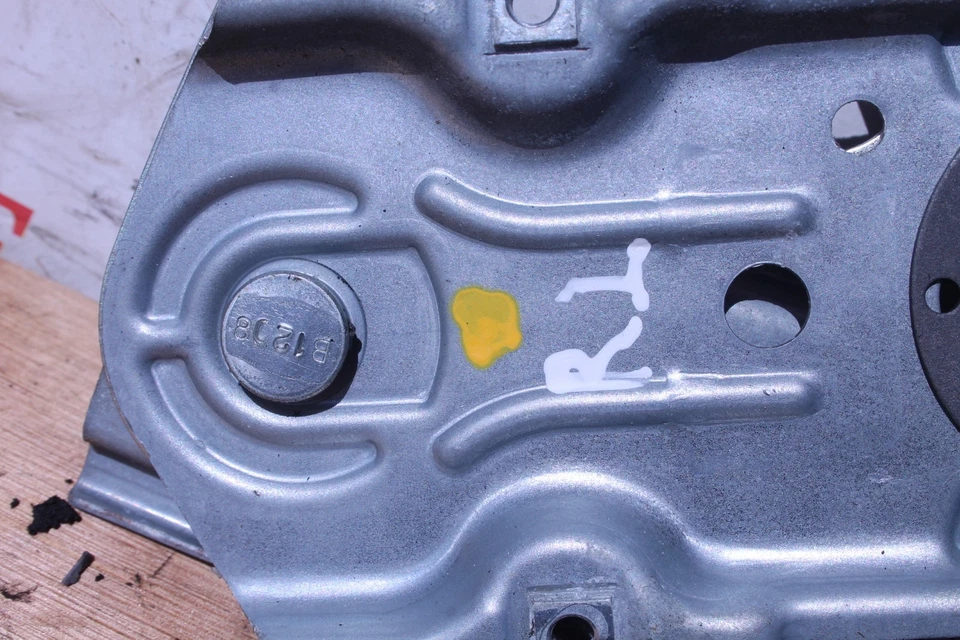 Механизм ручного регулятора стекла задней левой двери Toyota Yaris 2006 - 2011 - Изображение 3 из 4