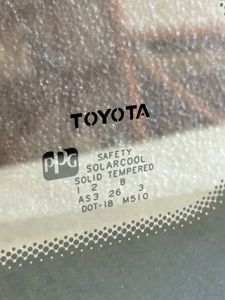Toyota Previa 1994 lado izquierdo del conductor cuarto trasero ventana de cristal bronce solar Foto 2 de 4
