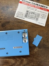 1988 NINTENDO HANDHELD SUPER MARIO BROS. GAME & WATCH YM-105 W/D-PAD CONTROLLER